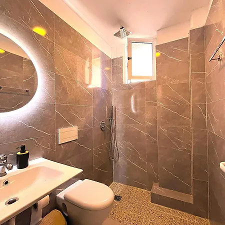 Dh Family Aparthotel Vlorë